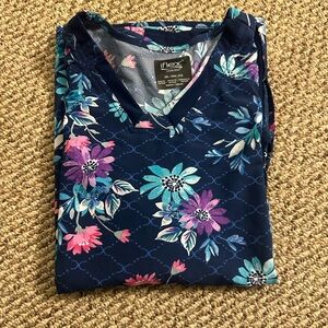 Cherokee iflex printed scrub top